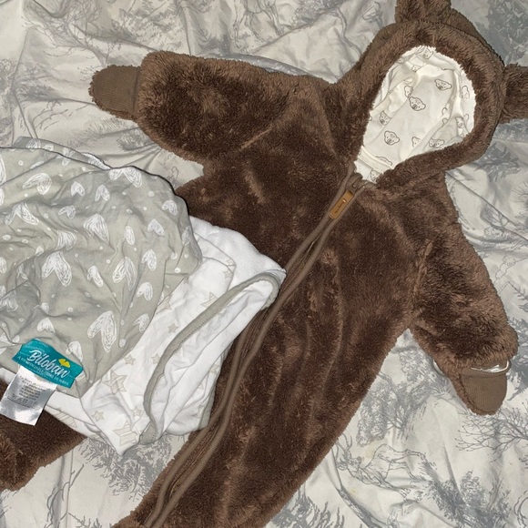 BABY BEAR SUIT & 2 VELCRO BILOBAN SWADDLES - Picture 2 of 2